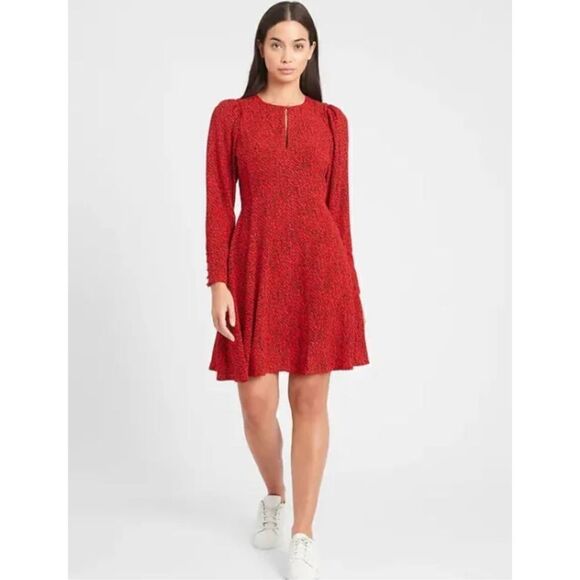 Banana Republic Keyhole Puff long  Sleeve Mini Dress
Red  Sz 2 - Picture 1 of 9